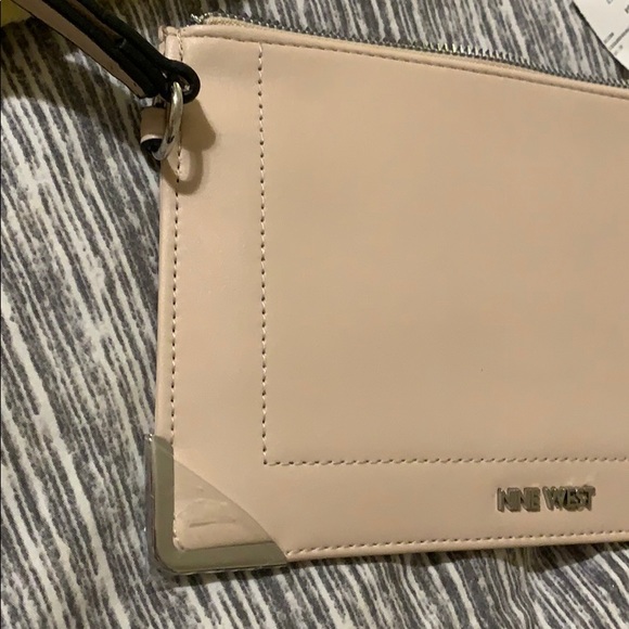 Light pink Nine West wristlet - brand new on sale - Picture 3 of 8